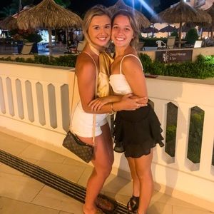 Meet your Posher, Chloe